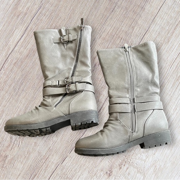 Dream Pairs Other - 🟢5/$25  Dream pairs Gray Boots 4